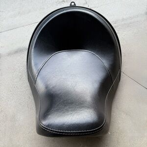 Harley-Davidson Black Leather Motorcycle Seat